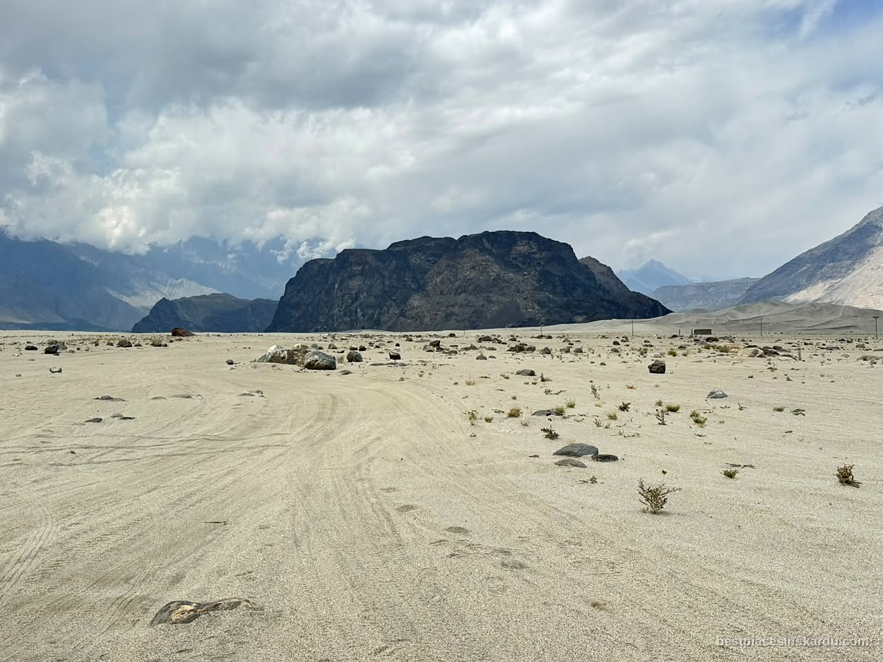 The Sarfaranga desert on the road between Skardu and Shigar valley